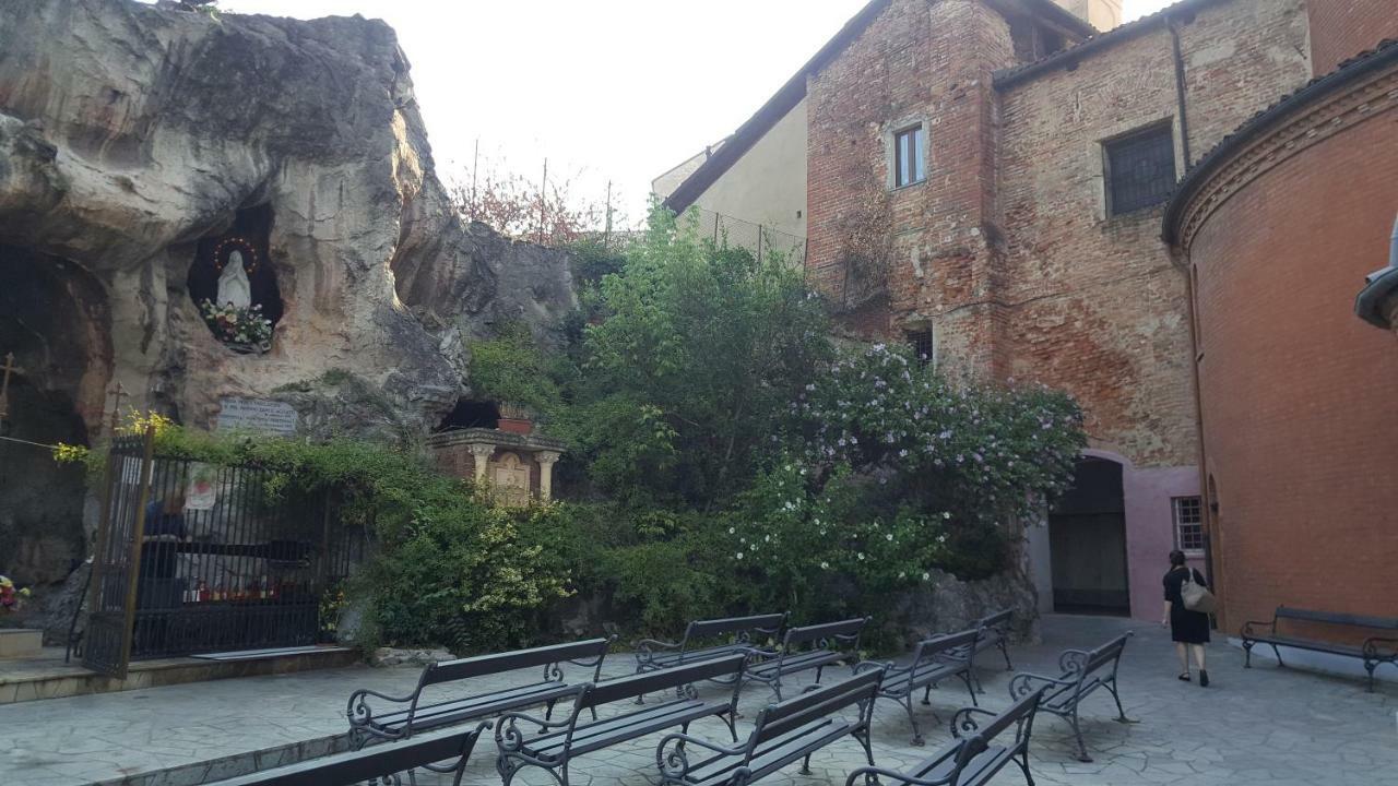 Location Turistic Monolocale Nel Parco Del Santuario Leilighet Asti Eksteriør bilde