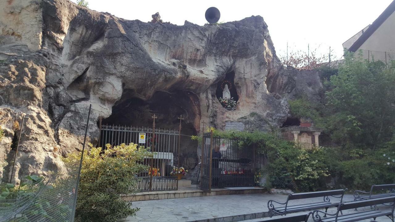 Location Turistic Monolocale Nel Parco Del Santuario Leilighet Asti Eksteriør bilde